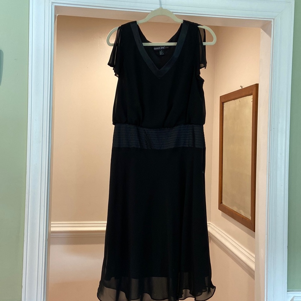 Flutter capped sleeves black dress size 12